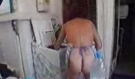 猫の若い主婦は大きなガラスのバイブレータ マッサージ 女性 av
