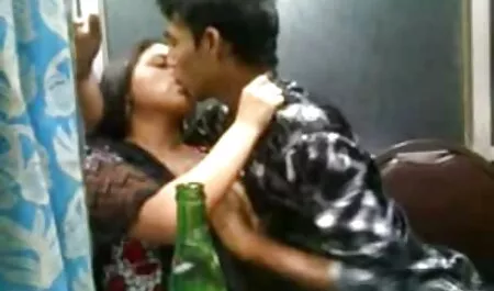 主婦彼女の妹とともにバイブレーターと指 女性 動画 セックス