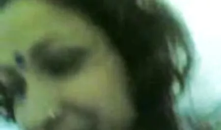 男の子の男根の口と搾乳の間にtittedポルノスター 大人 無料 動画 女性