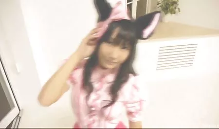 若いアマチュアはアパートの周りを裸で歩き、尿が排出されるまでイライラして彼女の猫をジャークします 女性 の av 無料