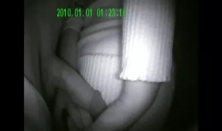 若いアマチュアは群衆からpissingを取得し、それを飲もうとします 女性 動画 エロ