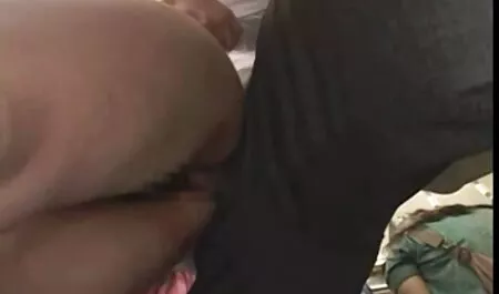 成熟したポルノスターでslutty fishnet欲望fucksとa禿げた男 巨乳 女性 av