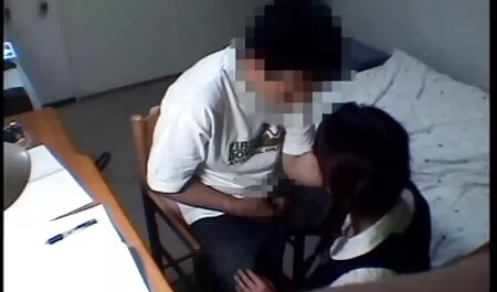 若いポルノスターのドレスは雪の乙女に合っており、新年に彼女の膣を取ります 女性 アダルト クンニ