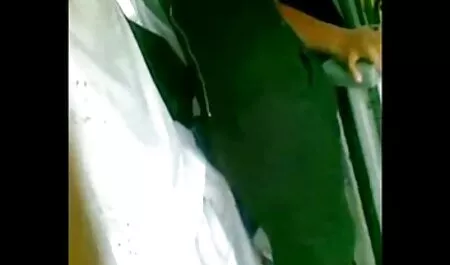 成熟した黒檀左のqrコードを読みモデルが現実のクラスにベッド 女性 動画 イケメン