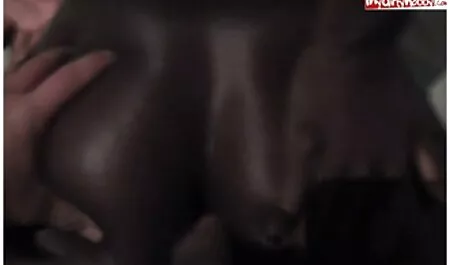 Bustyラテンpornstarは、古典的なポーズで男を性交させられます セックス 動画 女 向け