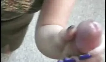 角質の成熟した主婦は、バスローブで彼女の隣人と会い、彼を犯した 高 身長 女 エロ 動画