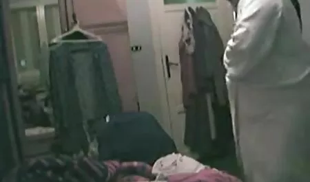 彼女の夫が家にいない間、リサは大きな雄鶏によって彼女の愛人に呼び出されました 動画 女性 セックス