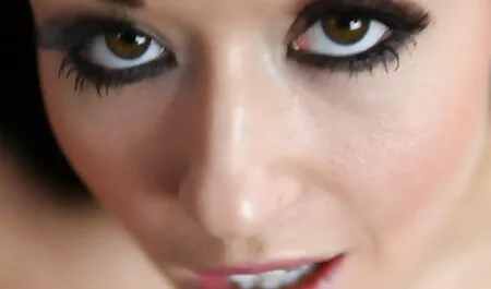 若い巨乳のポルノモデルは、男根をオフにジャークし、猫をなめ取得します 大人 無料 動画 女性