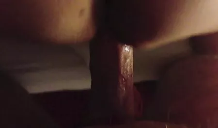 巨大な黒の男根は、タイトなタイトな商品を貫通します 無料 エッチ 女
