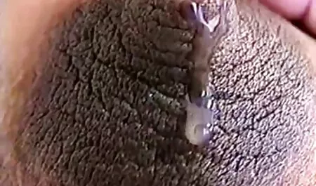 Ass 女性 動画 無 slut赤ヘッドをがんとポーズを取るコック内