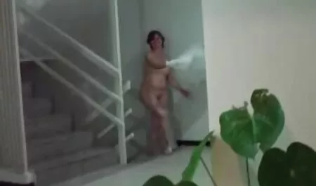 若い日本人女性は、彼氏の前で彼女の毛むくじゃらのL.を開き、犯されます セックス 動画 女性 向け