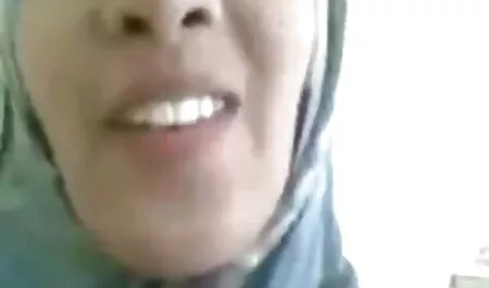 アンティークショップの風景の中で美しく、固体ホイッピング 女性 動画 玩具