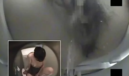 成熟した主婦は人のコックを注ぎ、彼のために彼女のお尻を置き換える アダルト 無料 女