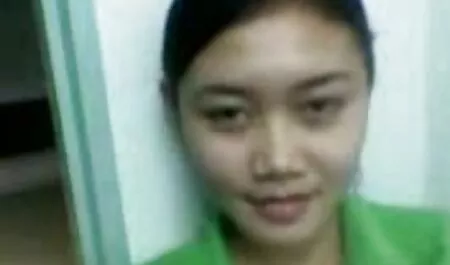 成熟したポルノスターは喫煙し、彼女の彼氏をクソ注意していません 動画 女性 セックス